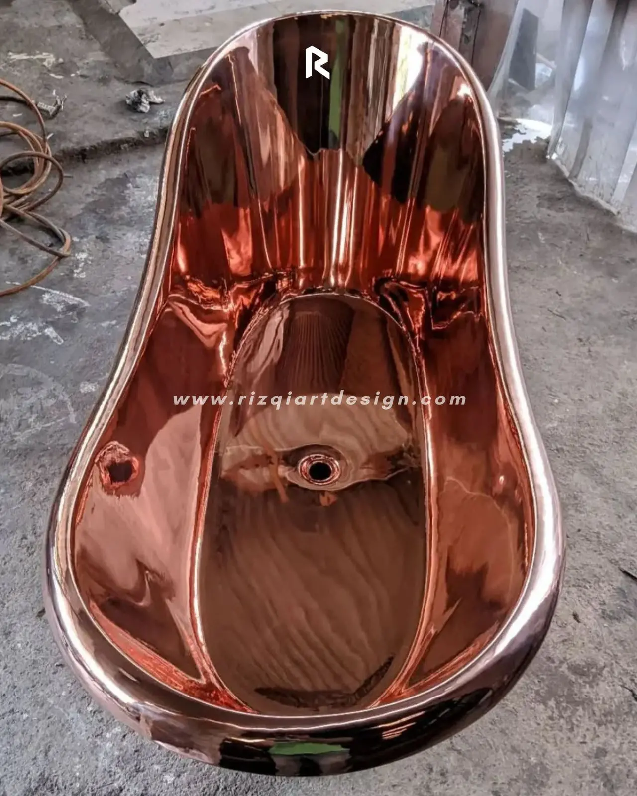 Bak mandi tembaga mengkilap mewah elegan